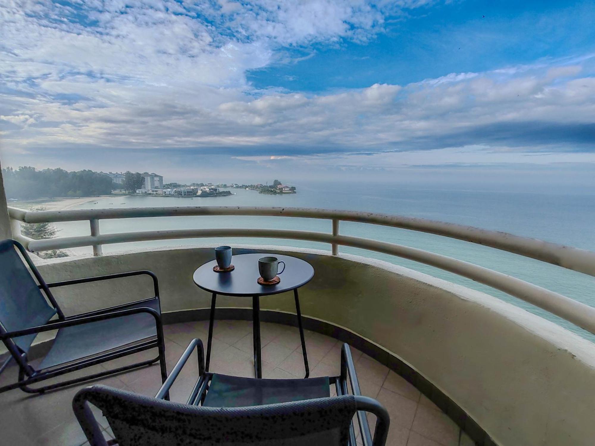 'Newly Refurbished' 'Sunny Seaview' At Regency With 2 Carpark By Shine Stay Port Dickson Eksteriør bilde