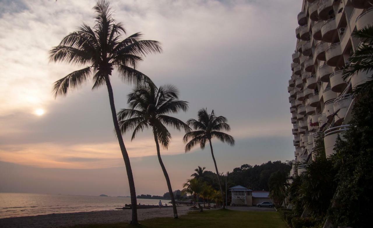 'Newly Refurbished' 'Sunny Seaview' At Regency With 2 Carpark By Shine Stay Port Dickson Eksteriør bilde